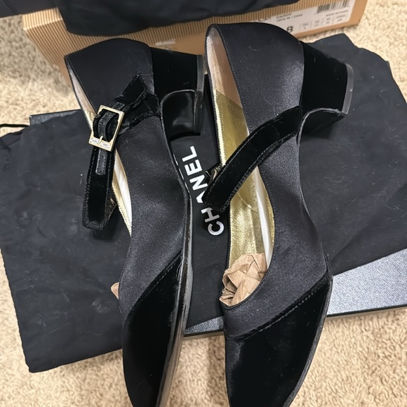 Chanel black Mary Jane style pumps - AUTHENTIC -size 39 European / 8 1/2 US - Picture 3 of 16